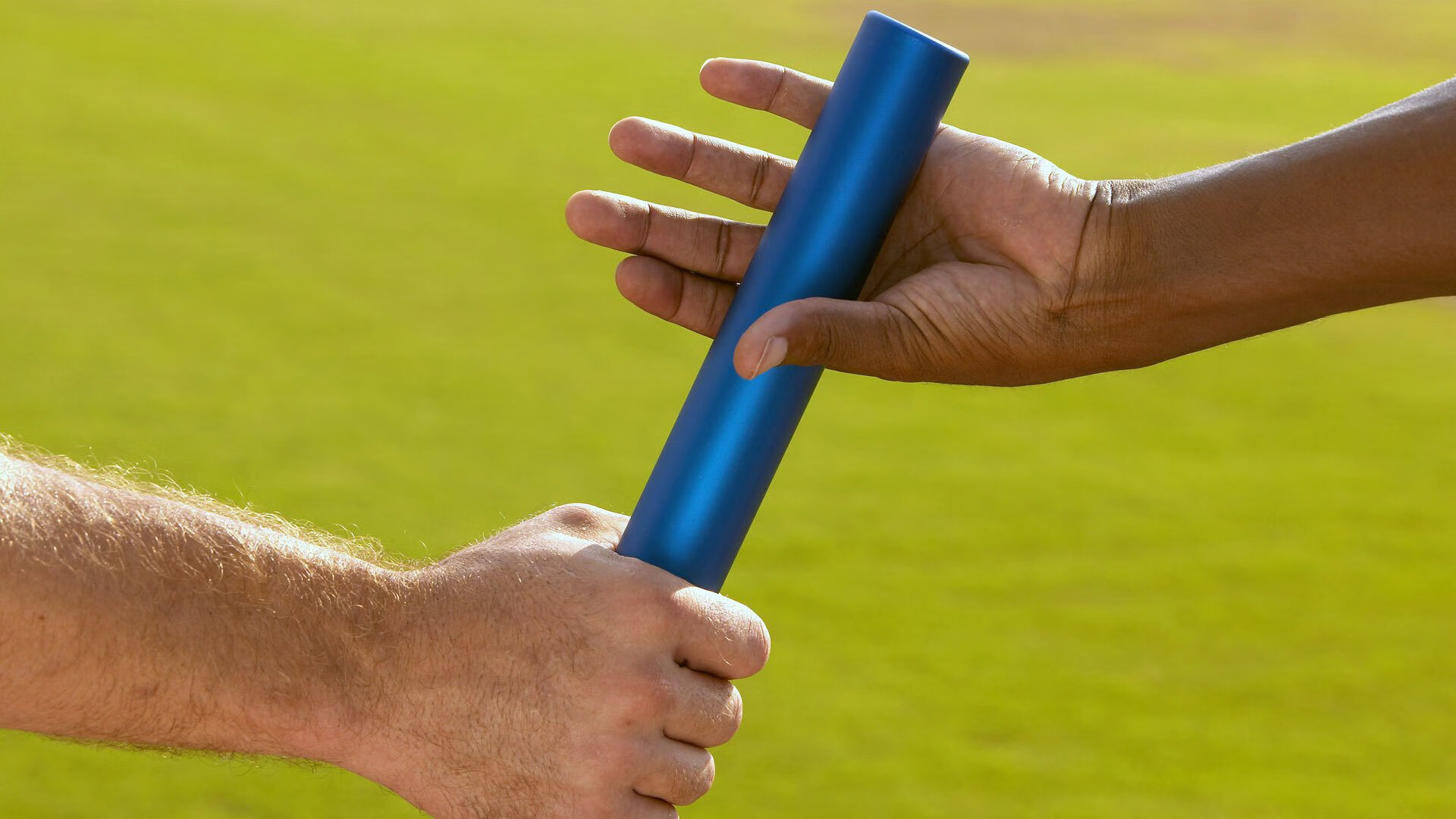 伊朗球迷在雪中烤羊肉串助威，被冬奥组委点名表扬，伊朗足球场